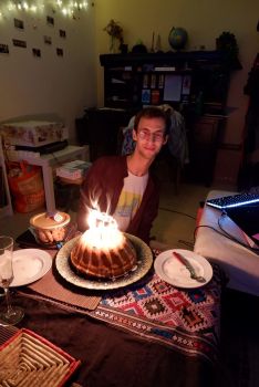 ryan et son gâteau d'anniversaire